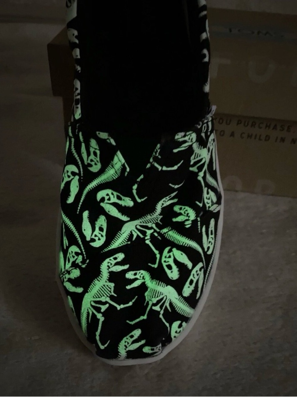 Toms Kids Black & White Glow In The Dark Dinosaur Flats . Women’s Size 6 - Picture 14 of 15